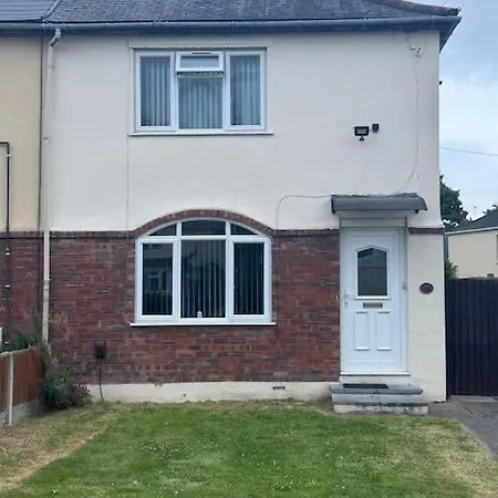 Three Bed House In Wolverhampton Bushbury Exterior photo