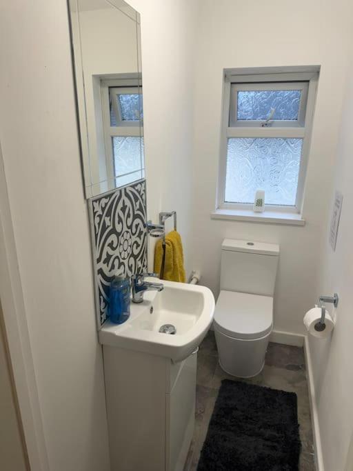 Three Bed House In Wolverhampton *