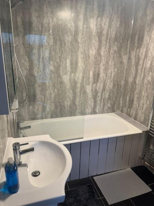 Three Bed House In Wolverhampton *