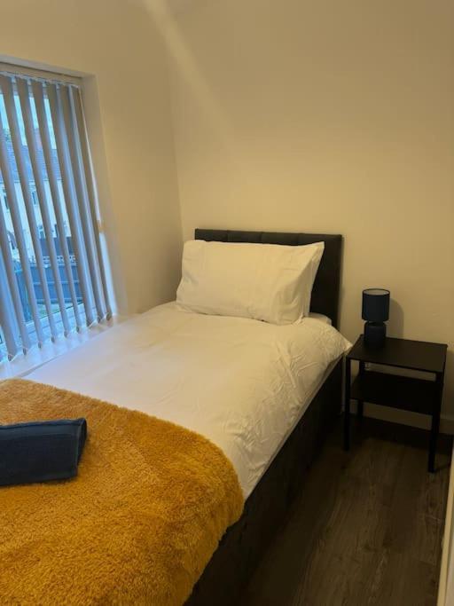 Three Bed House In Wolverhampton Holiday home