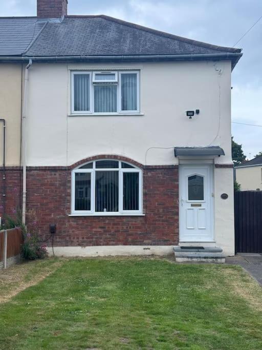 Three Bed House In Wolverhampton Holiday home Bushbury