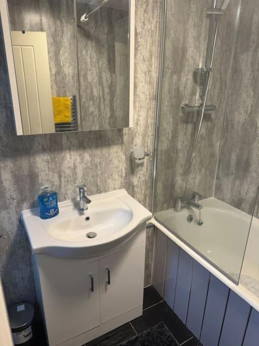 Three Bed House In Wolverhampton