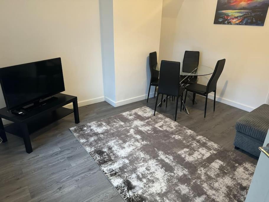 Three Bed House In Wolverhampton *